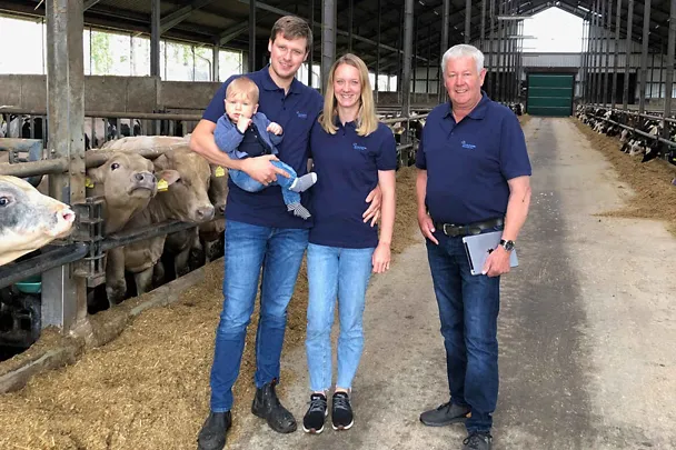 Obitelj Hagen sa SCHAUMANN- savjetnikom g.Röttgersom Obitelj Hagen sa SCHAUMANN- savjetnikom g.Röttgersom